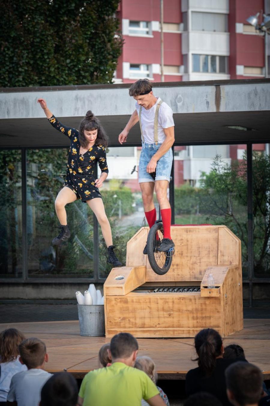 Spectacle de cirque - Étranges étrangers | Cie Kilombo